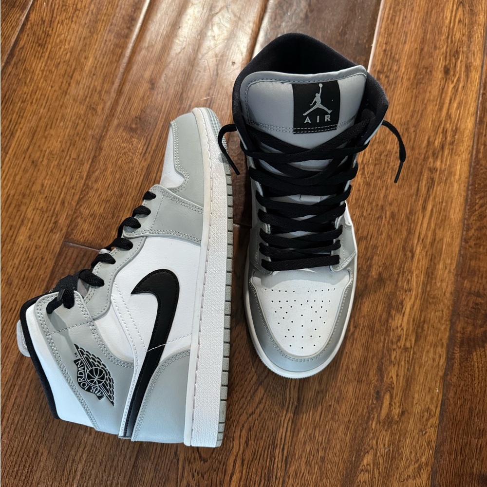 Nike Air Jordan One mid smoke grey